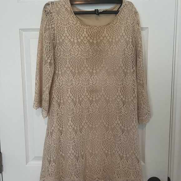 Beautiful cream bell sleeve lace dress - Picture 1 of 4